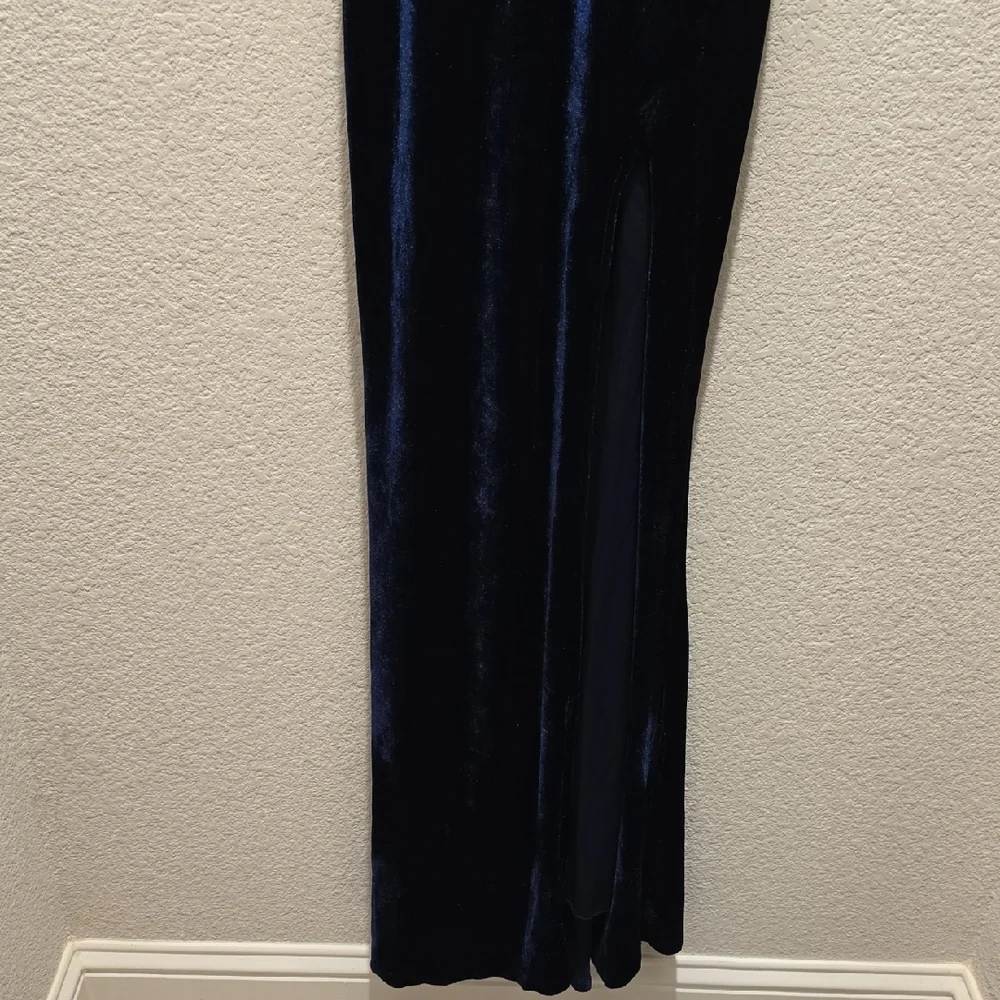 Jodi Kristopher Navy Velvet Blue Halter Sleeveless A-line Formal or Prom Gown - Picture 7 of 7